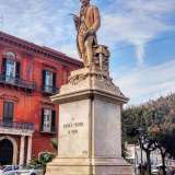 Nel 2017 la fotografa Franca Foccis pubblic� sui social un�immagine del monumento e la piuma era regolarmente al suo posto